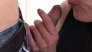 Public Blowjob von Leo-Secret-Love in der Mall