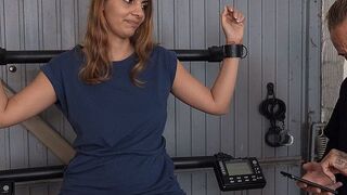 Mila Hase erlebt geile Orgasmus Kontrolle