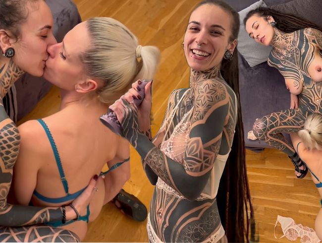 Zwei Frauen teilen sich einen XL Dildo @ Aja-Moon