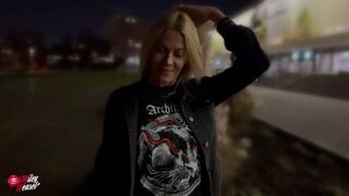 Miley-Weasel lässt sich vom Fremden nach dem Konzert besamen