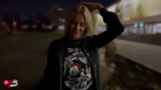 Miley-Weasel lässt sich vom Fremden nach dem Konzert besamen