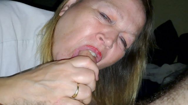 Blasflittchen braucht viel Cumshot