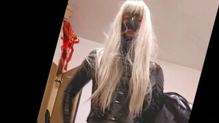 HigHHeelsAmelie steht auf die Sissy in Lack und Leder