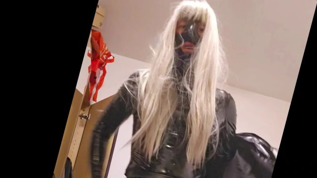 HigHHeelsAmelie steht auf die Sissy in Lack und Leder
