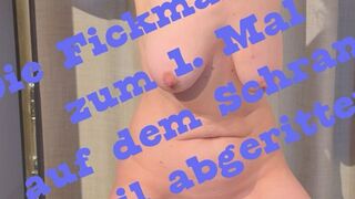 UschiBAVARIA: Ich reite geil auf der Fickmaschine