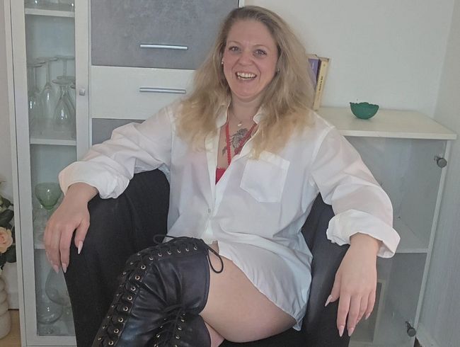Anna-Lustig zeigt sich in sexy roten Dessous