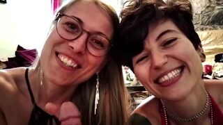 TheaRemmel gibt einen Doppel Mundfick mit Happy End