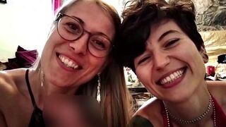 TheaRemmel gibt einen Doppel Mundfick mit Happy End