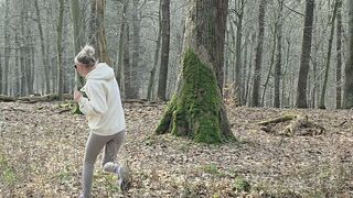 Lea-de-LaLou - Verstecken spielen im Wald