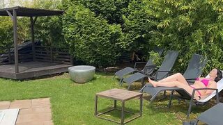 Emma Secret beim Outdoor Sex im Garten