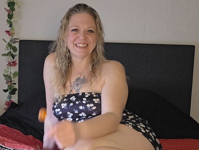Zungenspiele! Erst die Nippel und dann die Pussy @ Anna-Lustig