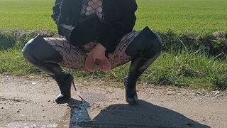 Geiler Outdoor Piss (KinkyMissFeet48)
