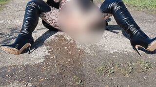 Geiler Outdoor Piss (KinkyMissFeet48)