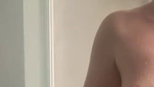 Noira_xxx möchte mit dir gemeinsam duschen
