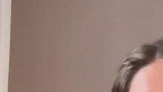 HotFeli_ macht ein Rollenspiel mit ihrer Sissy Hure