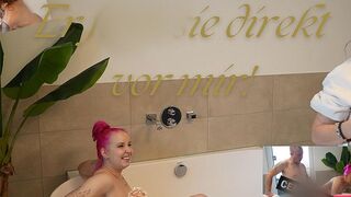 Sexy-Rachel beobachtet ihn beim Badezimmer Fick