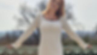 Sofie Hot zeigt sich nackig