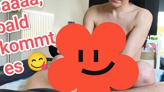 Sperma-Cascade - Handjob... Sperma Schlampe freut sich auf die Sahne