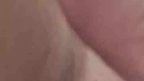 Squirtwife93 spritzt erstmal das Bett voll