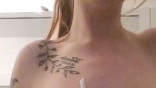 Mimi613 cremt ihre Möpse ein