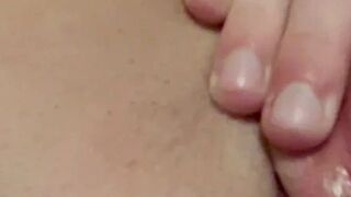 Babyboo999: Enge Muschi... passt eine Faust rein?