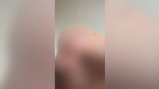 shemale90 beim heftigen Wichsen