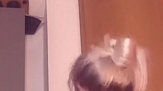 Julialita reitet ihren neuen Dildo zu