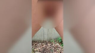 Suggargirl98: Pipi machen auf dem Parkplatz