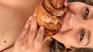 DaddysLuder bekommt Sperma auf ihr Frühstück