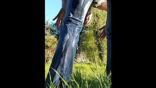 [HungrigesBiest] Outdoor in die Jeans pissen