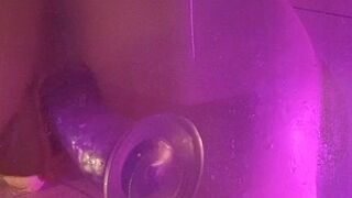 [IceFoxy] Voller Genuss in die Dusche pissen