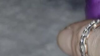 perla420: Selbstfick mit einem lila Dildo
