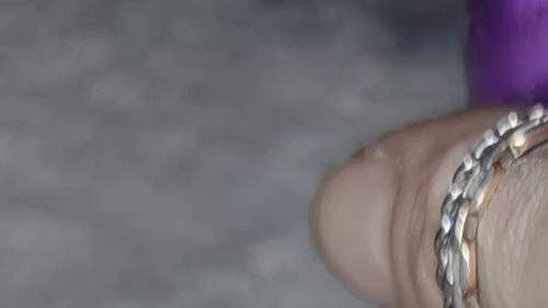 perla420: Selbstfick mit einem lila Dildo