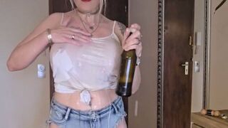[JuleRoxxX] Blowjob im Bierzelt