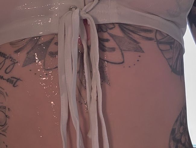 Sydney Schmid gibt einen saftigen Blowjob