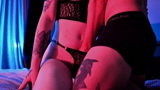 Ice_Foxy überrascht den Arbeitskollegen