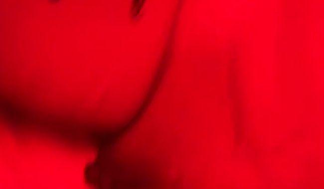 SpicyJenny ist nackt in der Sauna