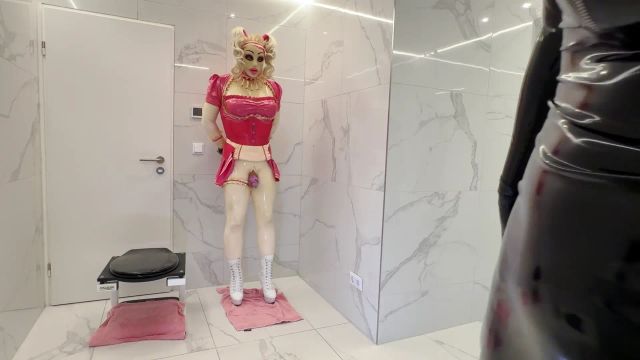 [Black-Diamoond] Ich bringe die Sissy zum schlucken