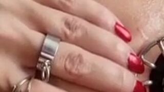 Schnupsi_hotangel46 spreizt die Beine für Sex Spielchen