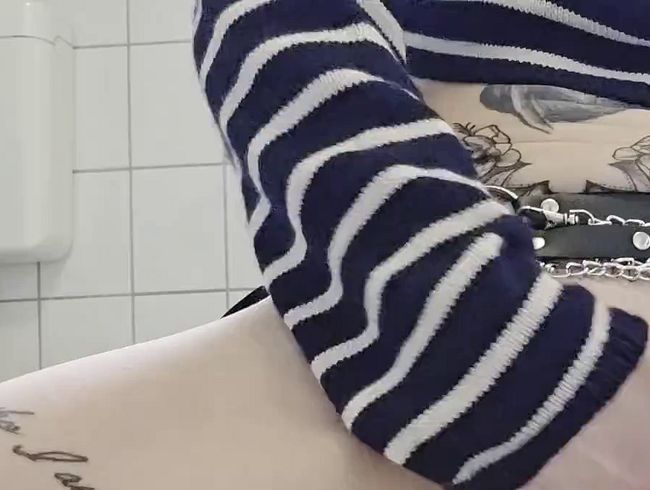 perla420 masturbiert sich die feuchte Pussy