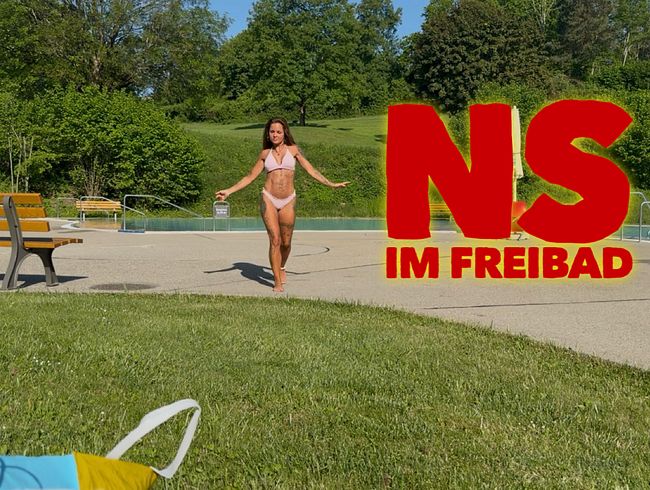 Arya_LaRoca lässt den Natursekt im Freibad spritzen