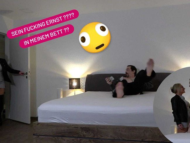 Mitbewohner bumst in meinem Bett (StudentinAneta)