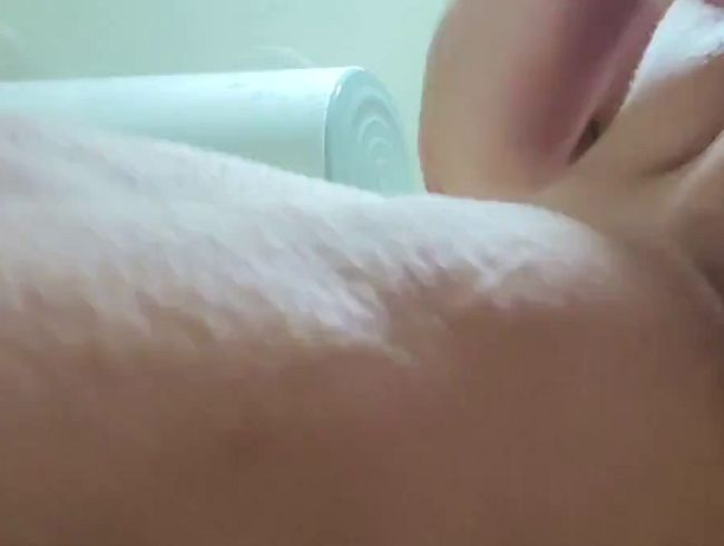 Lotus-Blume-VIP muss in der Dusche pinkeln