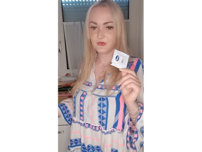 Alex-Blond bringt seine Fickhure zum Auslaufen