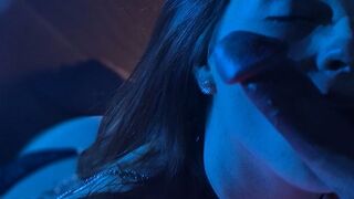 Ice Foxy gibt bei der Dessous Anprobe erst mal einen Blowjob
