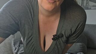 Mara Boobs präsentiert ihre dicken Titten