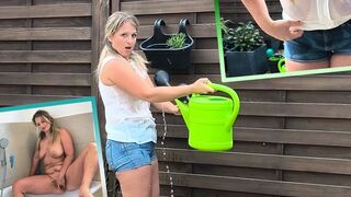 Bei der Gartenarbeit wurde es nass @ SexyMilfDiana