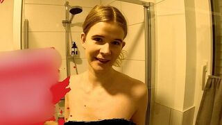 Premiere für Bikergirl-97! Er pisst mir den Arsch voll