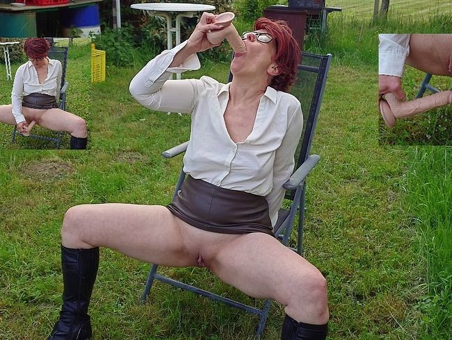 Popp-Sylvie @ Die Pussy mit einem Dildo feucht ficken im Garten