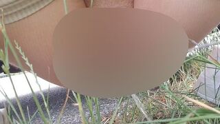 (blondes-teen-girl) Ich pisse einen Wasserfall und jeder kann zusehen